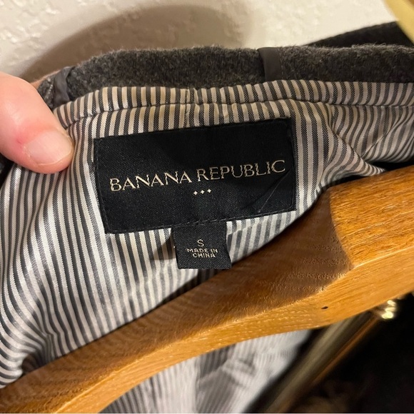 BANANA REPUBLIC ~ Grey Hooded Wool Blend Coat with Toggle Closures and Pockets - Picture 6 of 11